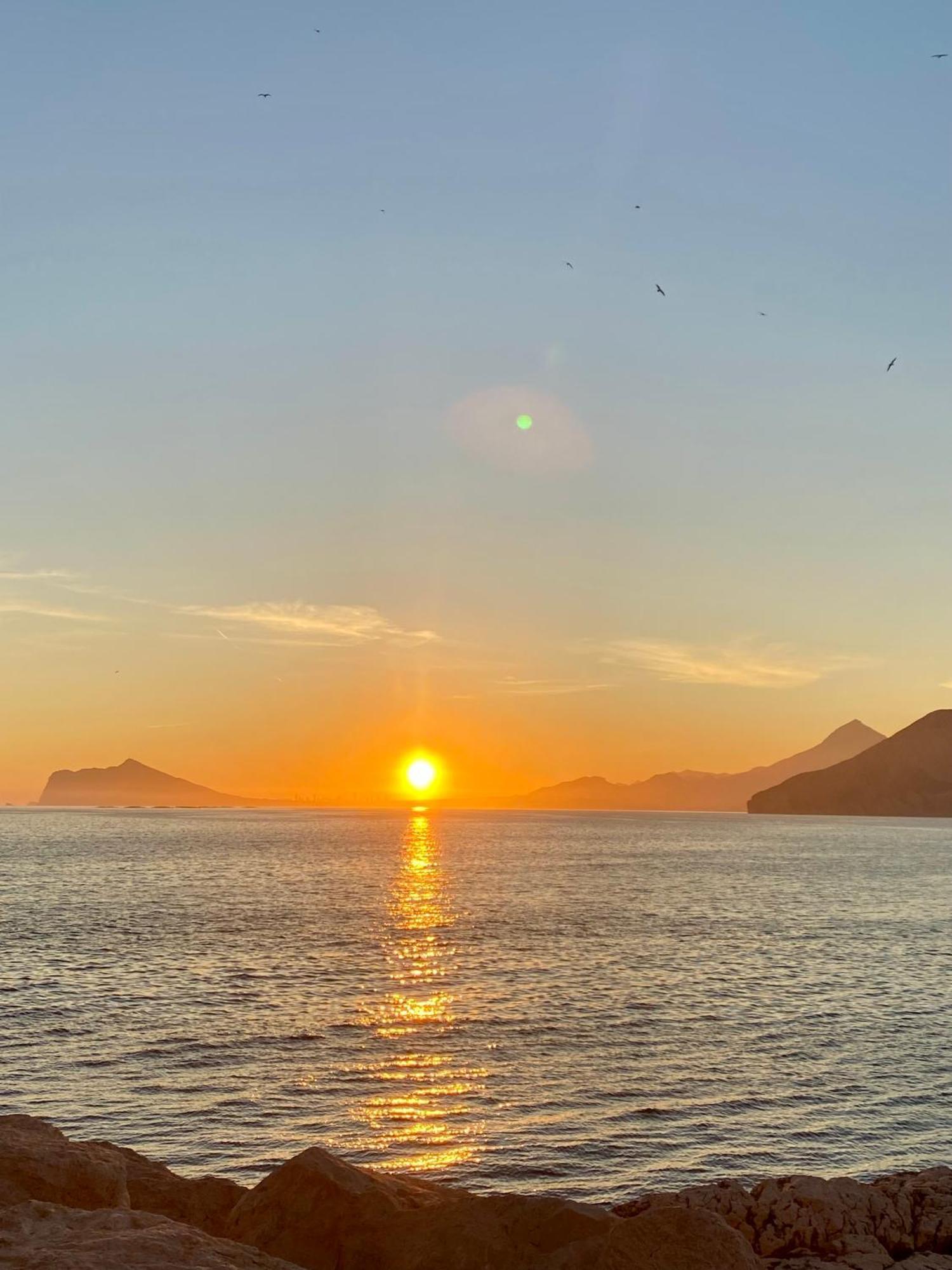 Natalie Calpe Sun 100M To The Beach Center Luaran gambar
