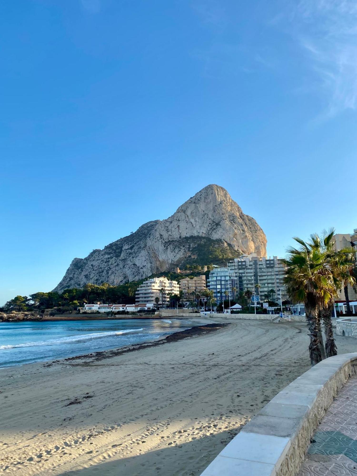 Natalie Calpe Sun 100M To The Beach Center Luaran gambar