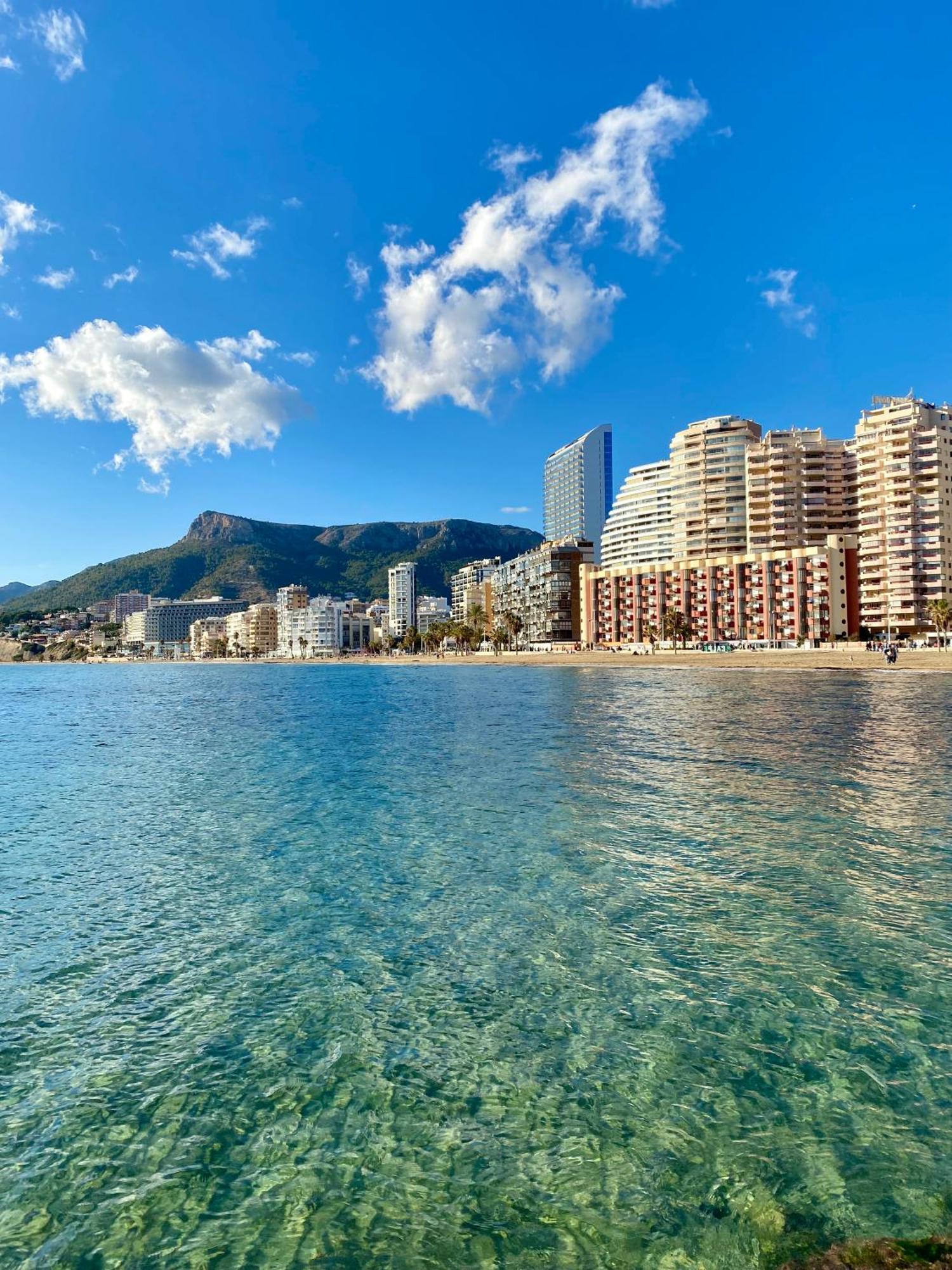 Natalie Calpe Sun 100M To The Beach Center Luaran gambar